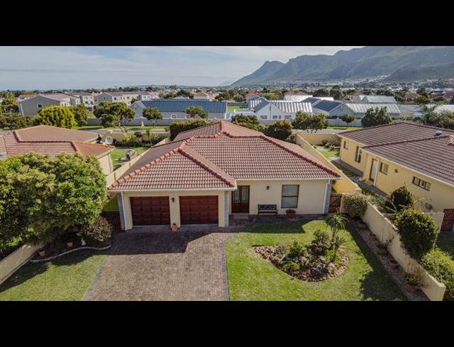 3 BEDROOM HOUSE FOR SALE IN SANDBAAI